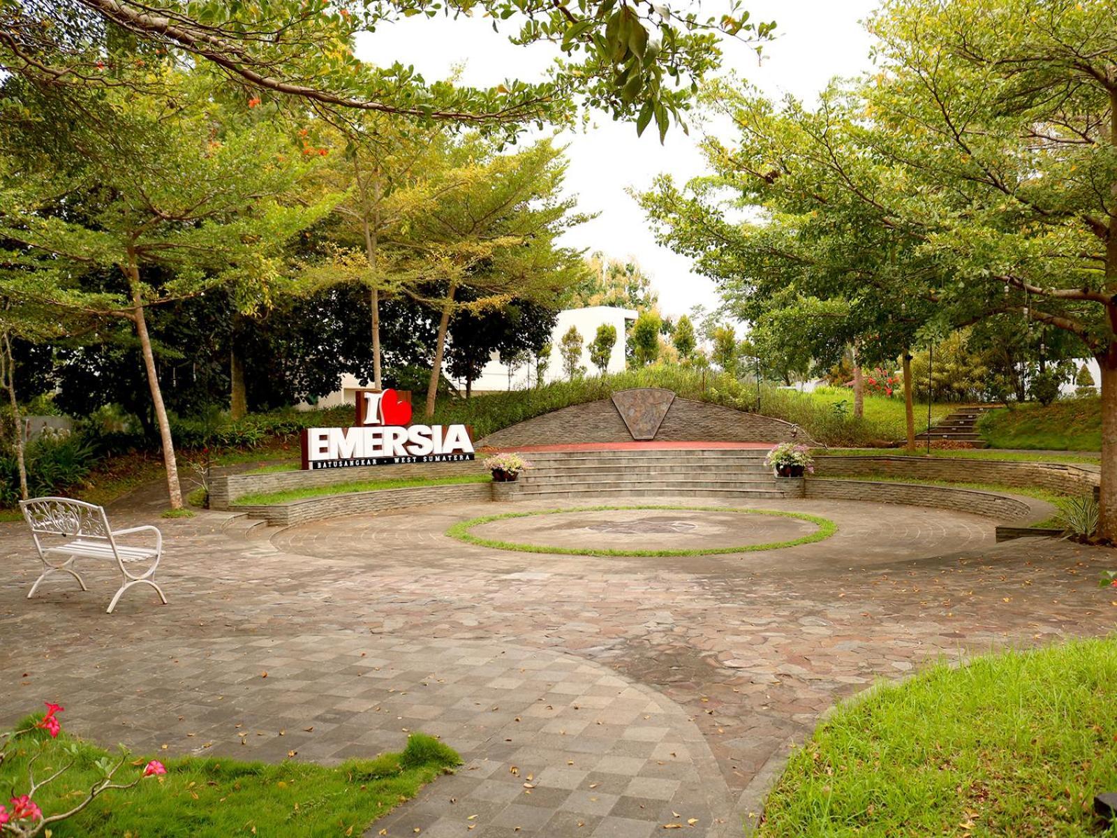 Emersia Hotel & Resort Batusangkar Ngoại thất bức ảnh